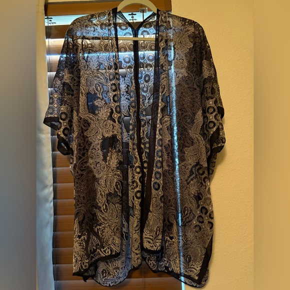 Patterned Kimono - Picture 4 of 6